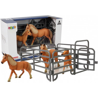 Sada zvierat na farme - kôň, žriebä